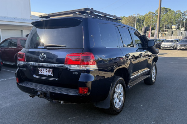 2019 Toyota LandCruiser VDJ200R Sahara SUV Image 9