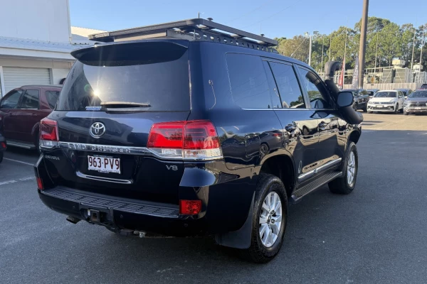 2019 Toyota LandCruiser VDJ200R Sahara SUV Image 9