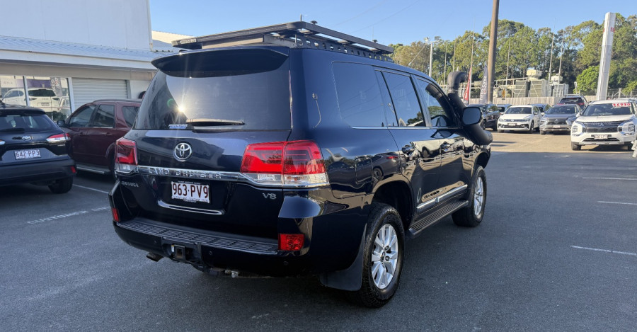 2019 Toyota LandCruiser VDJ200R Sahara SUV Image 9