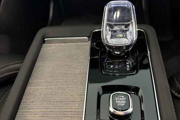 2026 Volvo XC90 L Series Ultra B5 Dark SUV Image 8