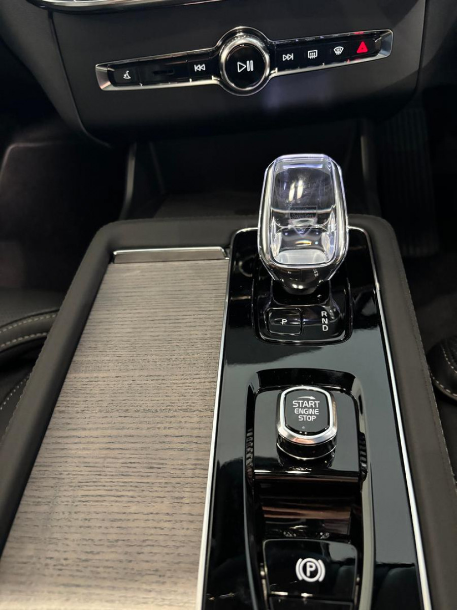 2026 Volvo XC90 L Series Ultra B5 Dark SUV Image 8