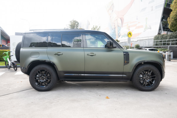 2026 Land Rover Defender L663 110 D350 X-Dynamic SE SUV image 2