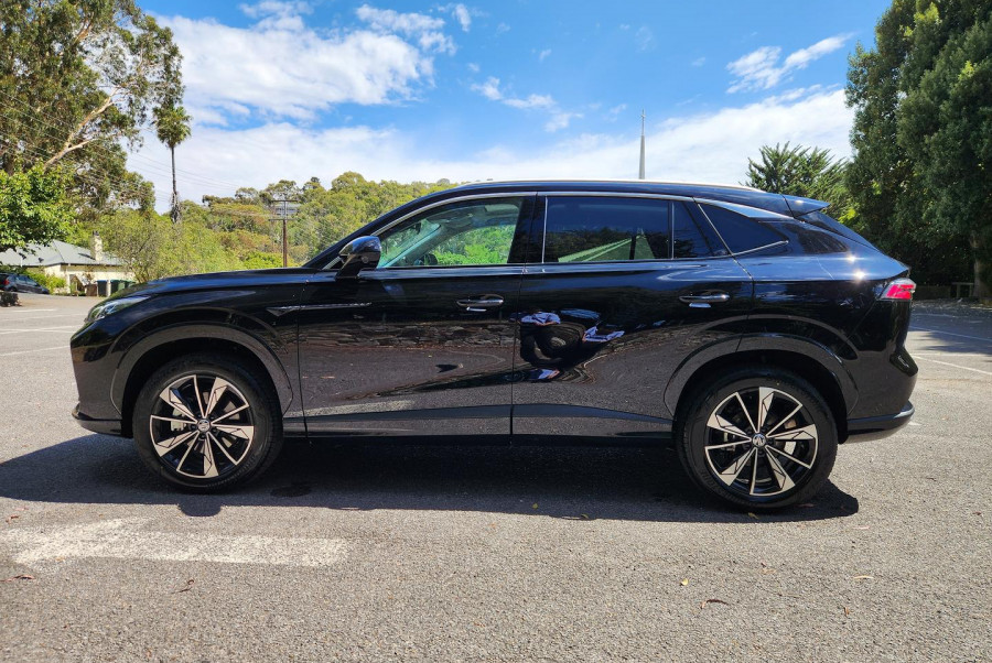 2024 MY24.5 MG HS AS33 Essence SUV Image 6