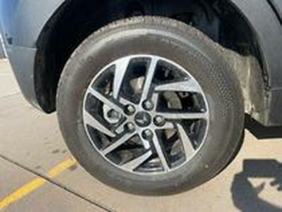 2025 Mahindra XUV3X0  AX5L SUV Image 11