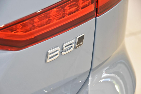 2023 MY24 Volvo V60 Cross Country  Ultimate B5 Bright Wagon Image 5