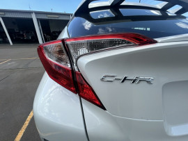 2018 Toyota C-HR NGX10R  SUV image 13