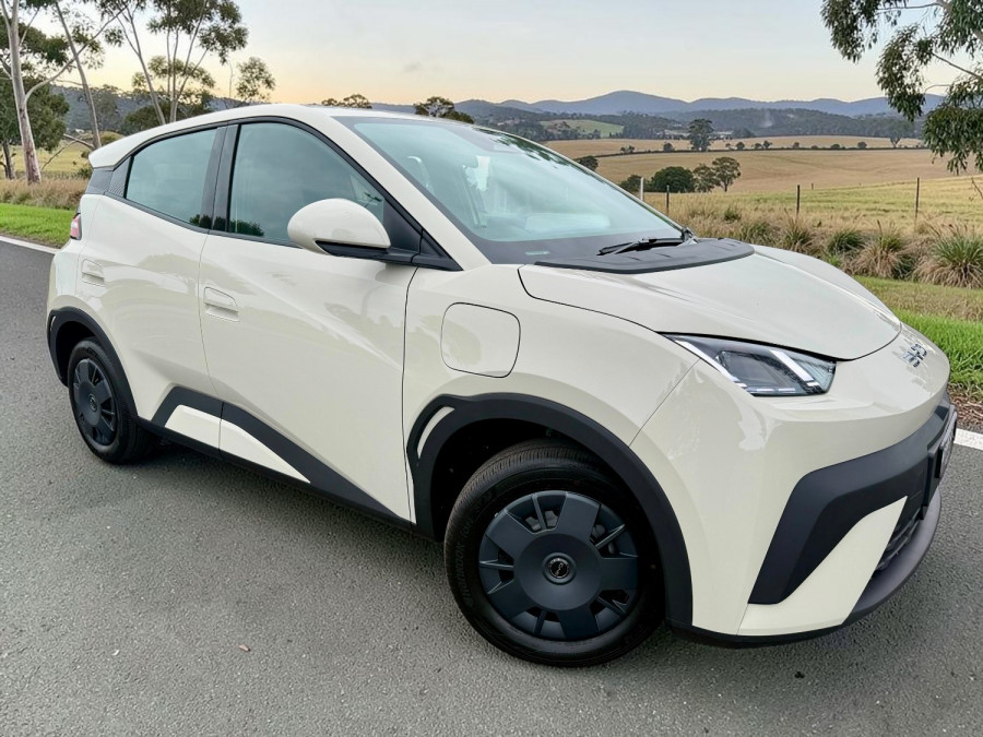 2025 BYD ATTO 1  Essential Hatch Image 1