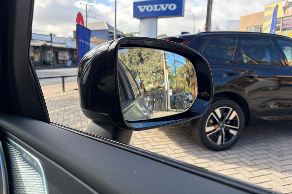2025 MY26 Volvo XC60 UZ Ultra B5 Dark SUV Image 15