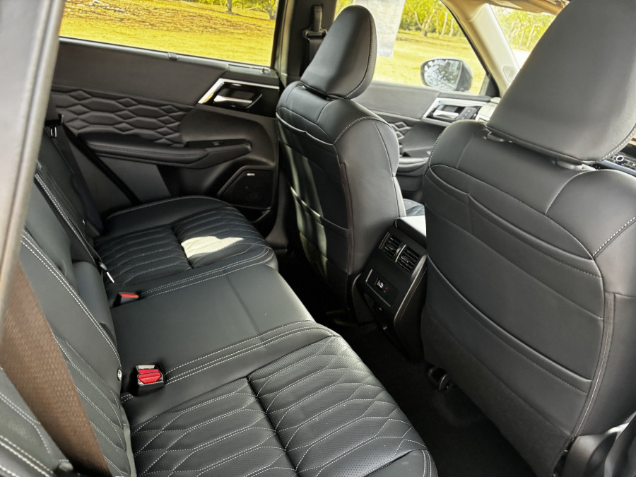 2025 Mitsubishi Outlander ZM Exceed SUV Image 15
