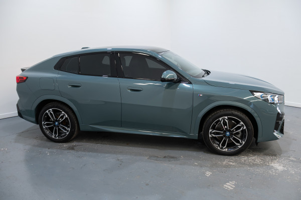 2024 BMW iX2 xDrive30 M Sport SUV image 7