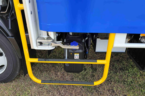 2025 Isuzu  NQR 88/80-190 AM D42 FREIGHT Curtainsider Image 5