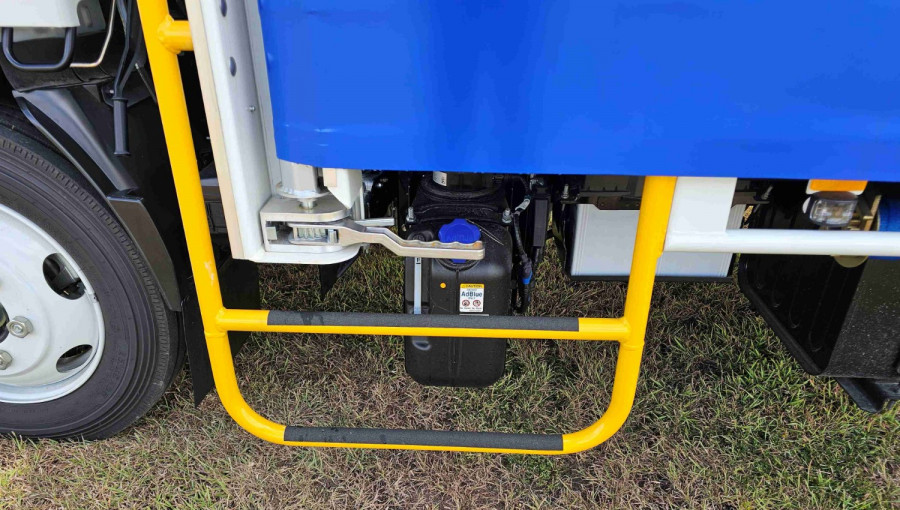 2025 Isuzu  NQR 88/80-190 AM D42 FREIGHT Curtainsider Image 5
