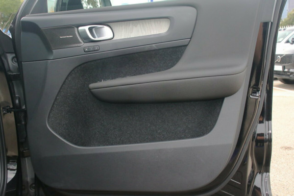 2025 MY26 Volvo XC40 XZ Plus B4 SUV Image 5