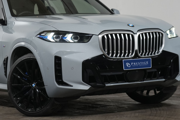 2023 BMW X5 xDrive30d M Sport SUV image 2