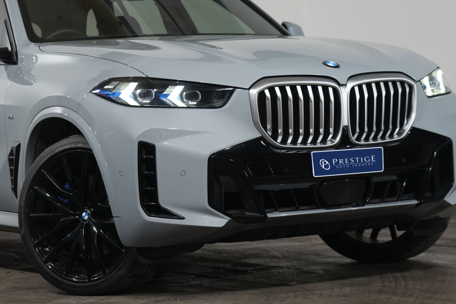 2023 BMW X5 xDrive30d M Sport SUV Image 2