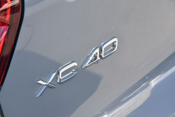 2021 Volvo XC40  T5 R-Design Suv