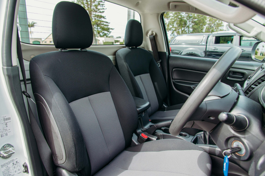 2020 MY21 Mitsubishi Triton MR GLX Cab Chassis Image 35