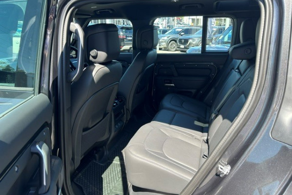 2025 MY26 Land Rover Defender L663 110 D350 X-Dynamic HSE SUV Image 21