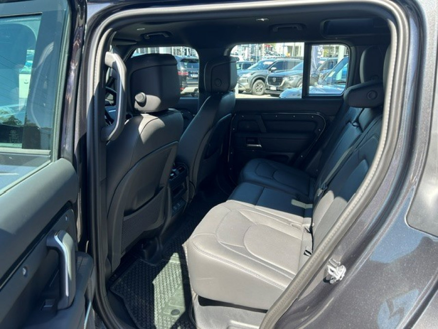 2025 MY26 Land Rover Defender L663 110 D350 X-Dynamic HSE SUV Image 21