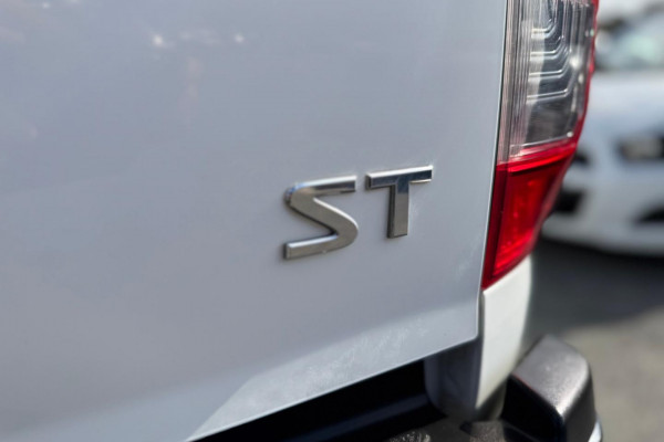 2018 Nissan Navara D23 Series 3 ST Dual Cab Pickup Image 26