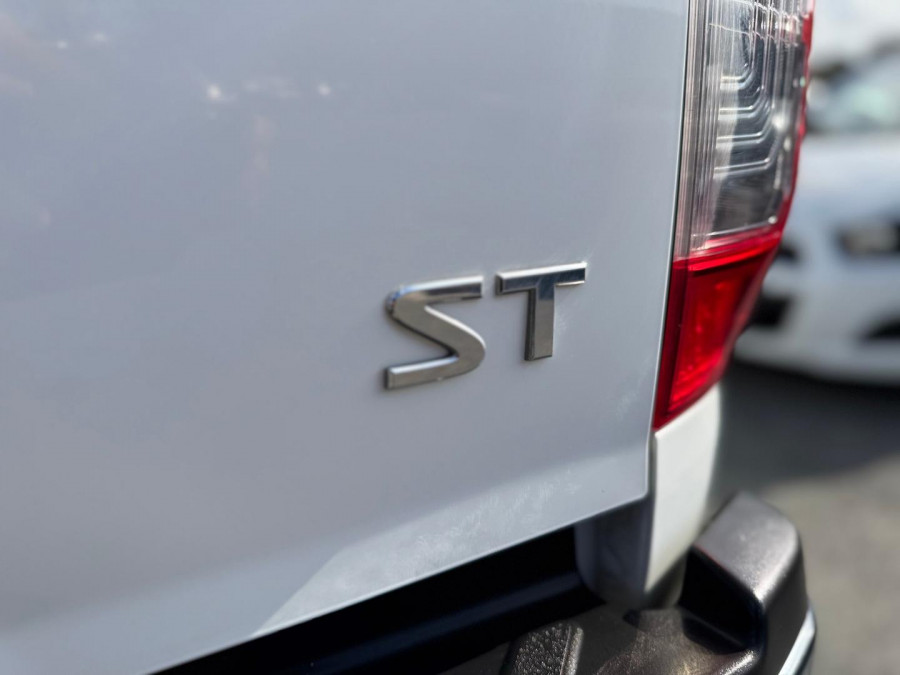 2018 Nissan Navara D23 Series 3 ST Dual Cab Pickup Image 26