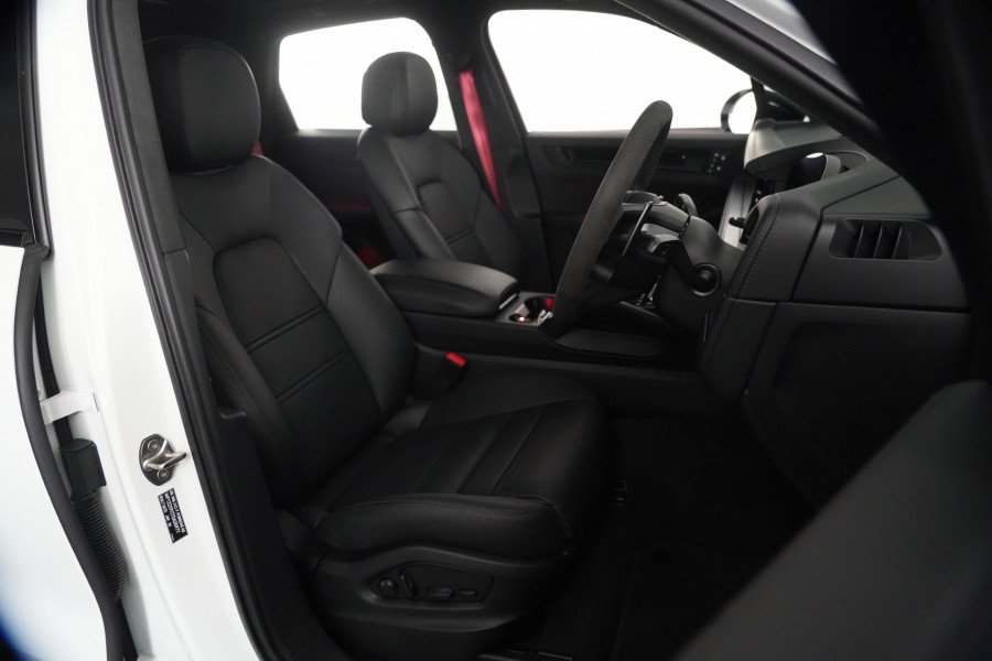 2026 Porsche Cayenne GTS SUV Image 17