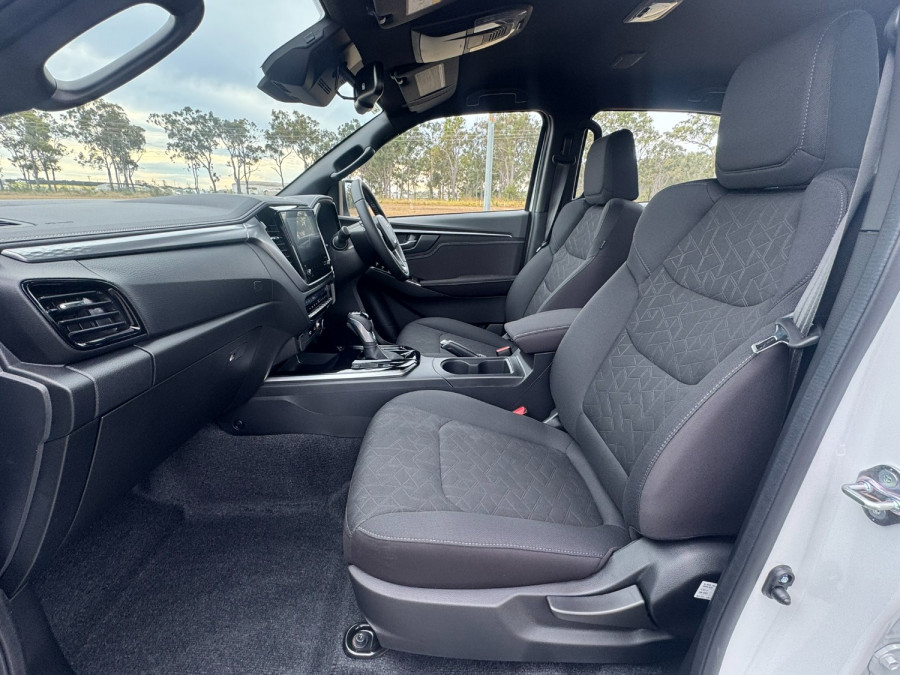 2026 Isuzu D-MAX RG LS-U Cab Chassis Image 13