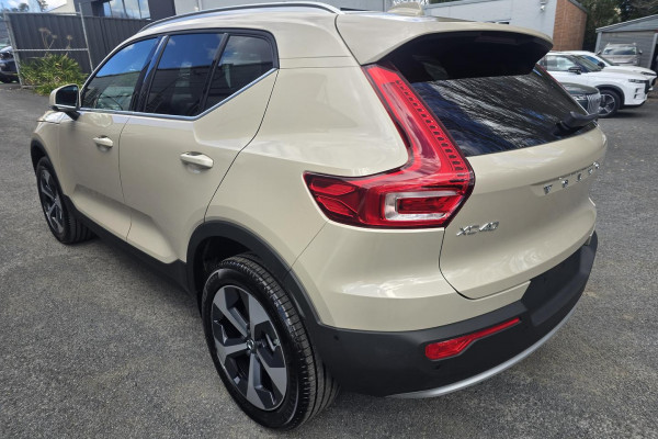 2026 MY27 Volvo XC40 XZ Ultra B4 Bright SUV Image 5