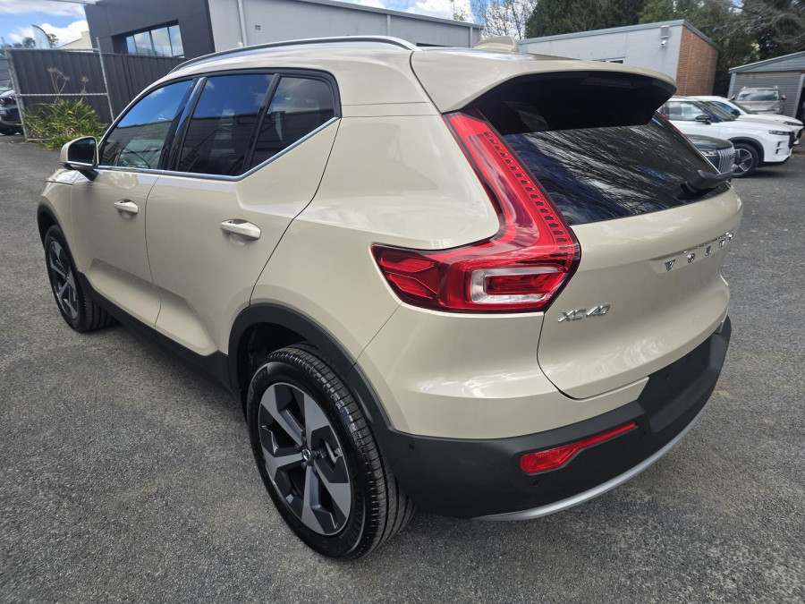 2026 MY27 Volvo XC40 XZ Ultra B4 Bright SUV Image 5