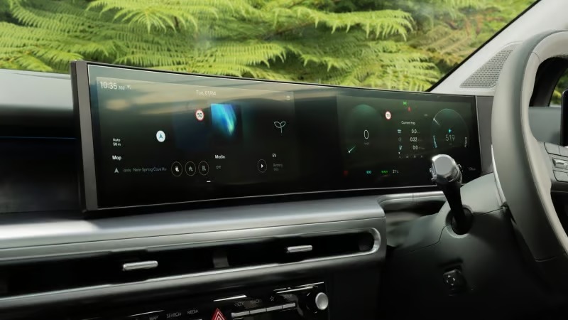 Panoramic curved display