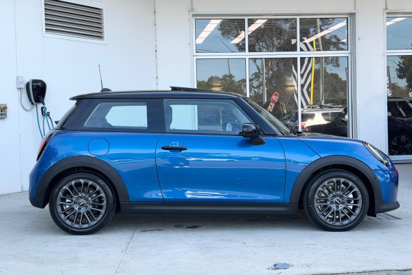 2026 MINI Cooper F66 C Classic Hatch image 3