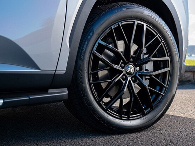 20" Busan gloss black alloy wheel with TPMS