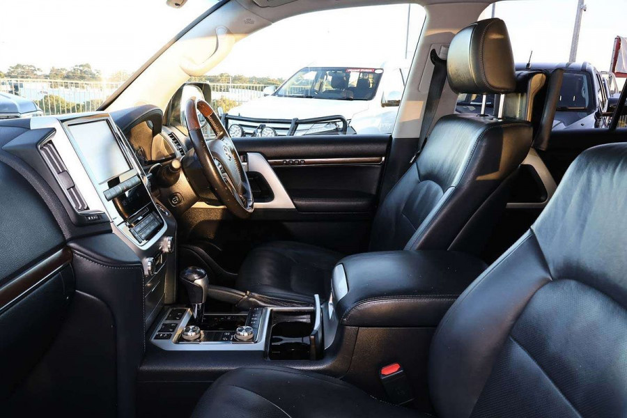 2018 Toyota LandCruiser VDJ200R Sahara SUV Image 7
