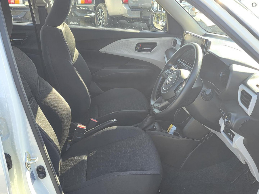 2025 Suzuki Swift UZ Hybrid Hatch Image 12