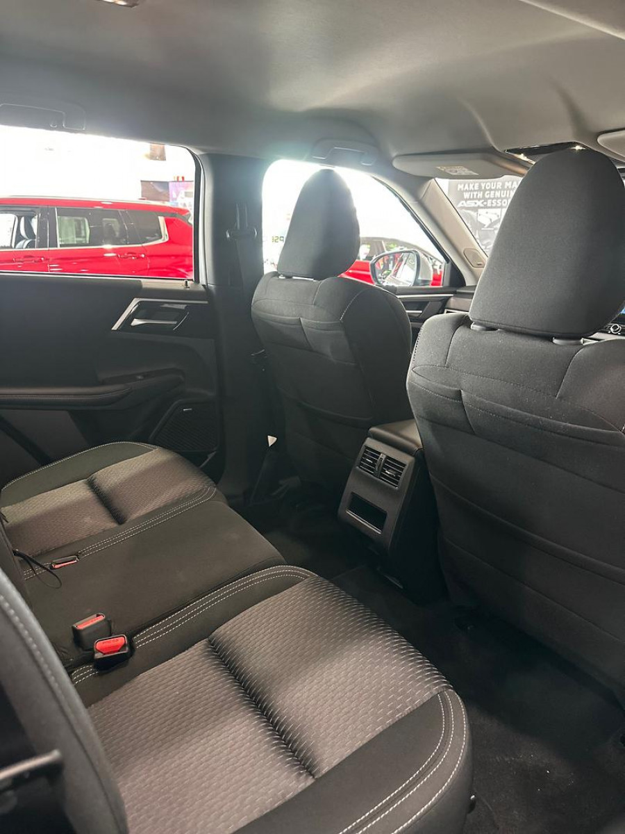 2025 MY24 Mitsubishi Outlander ZM ES SUV Image 20