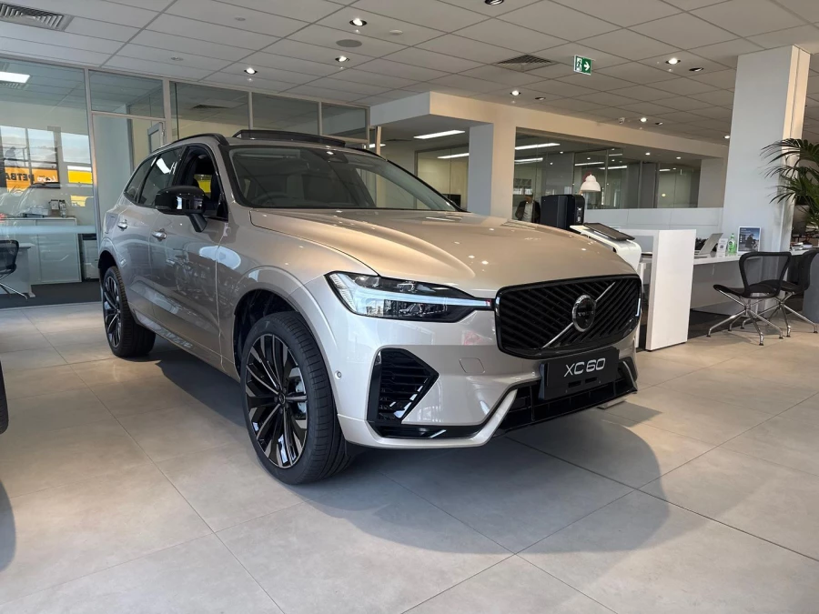 2026 Volvo XC60 UZ Ultra T8 Plug-in Hybrid Dark SUV Image 1