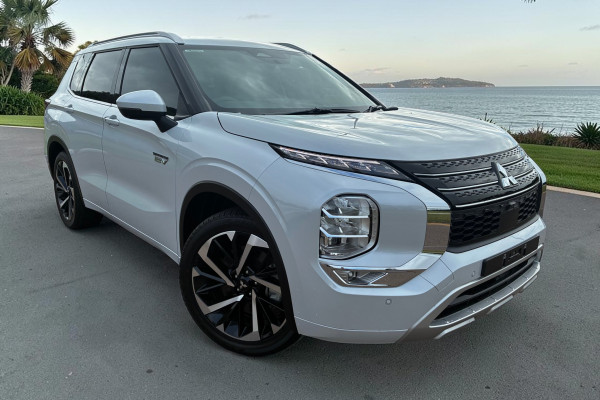 2025 MY24 Mitsubishi Outlander ZM PHEV Exceed SUV Image 1