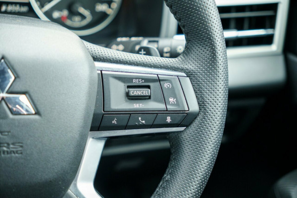 2024 Mitsubishi Outlander ZM Black Edition SUV Image 13
