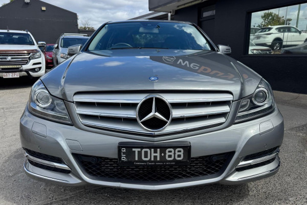 2012 Mercedes-Benz C-Class W204 C250 BlueEFFICIENCY Elegance Sedan Image 2