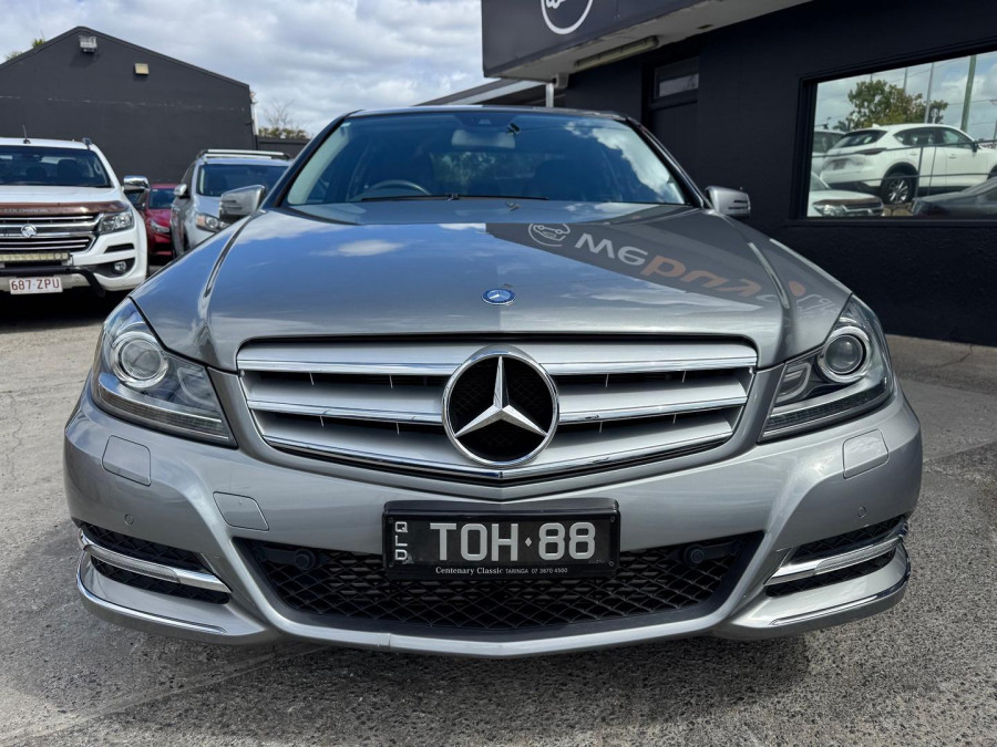 2012 Mercedes-Benz C-Class W204 C250 BlueEFFICIENCY Elegance Sedan Image 2