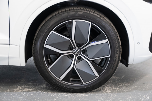 2024 Volkswagen Touareg 210TDI R-Line SUV Image 6