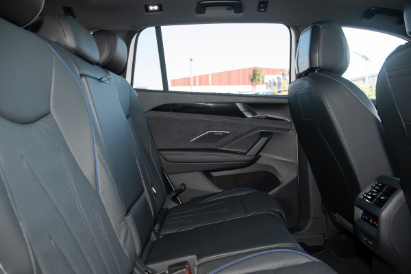 2025 MY26 Volkswagen Tayron R4 195TSI R-Line SUV image 10