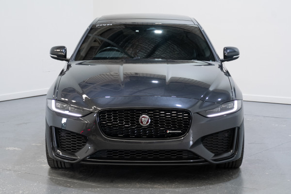2022 Jaguar XE P300 R-Dynamic SE Sedan Image 8