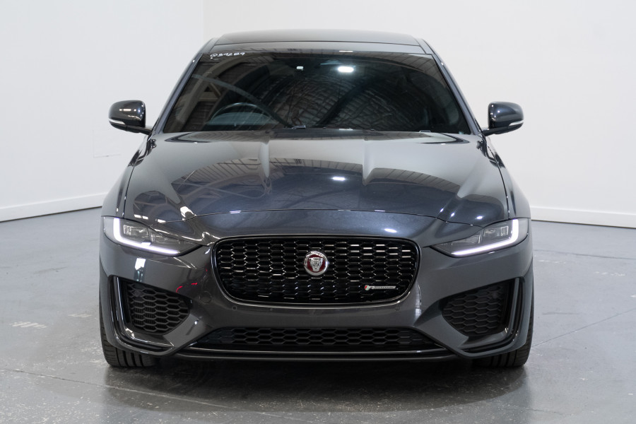 2022 Jaguar XE P300 R-Dynamic SE Sedan Image 8