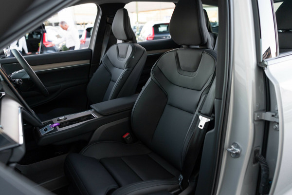 2025 Volvo EX90 No Series Plus Twin Motor SUV Image 4