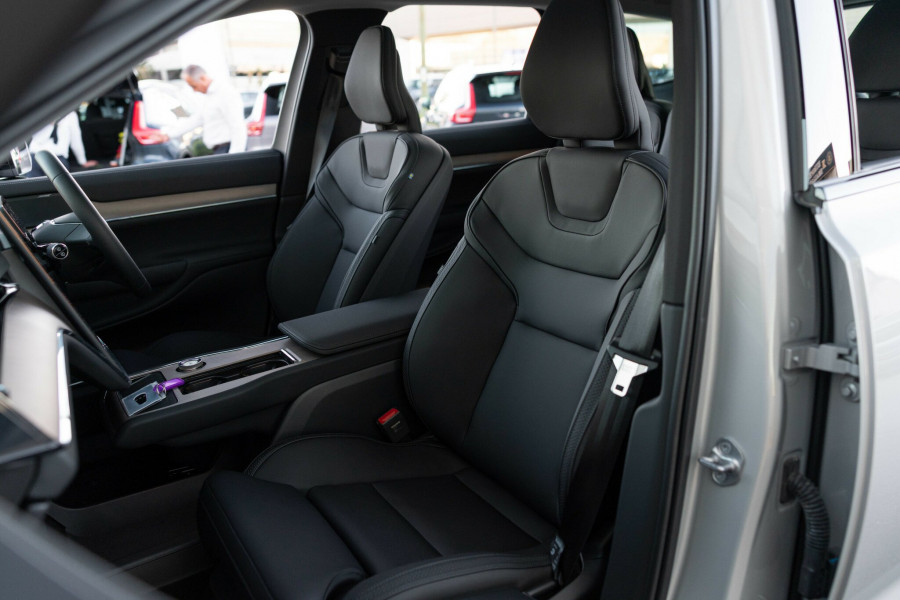 2025 Volvo EX90 No Series Plus Twin Motor SUV Image 4