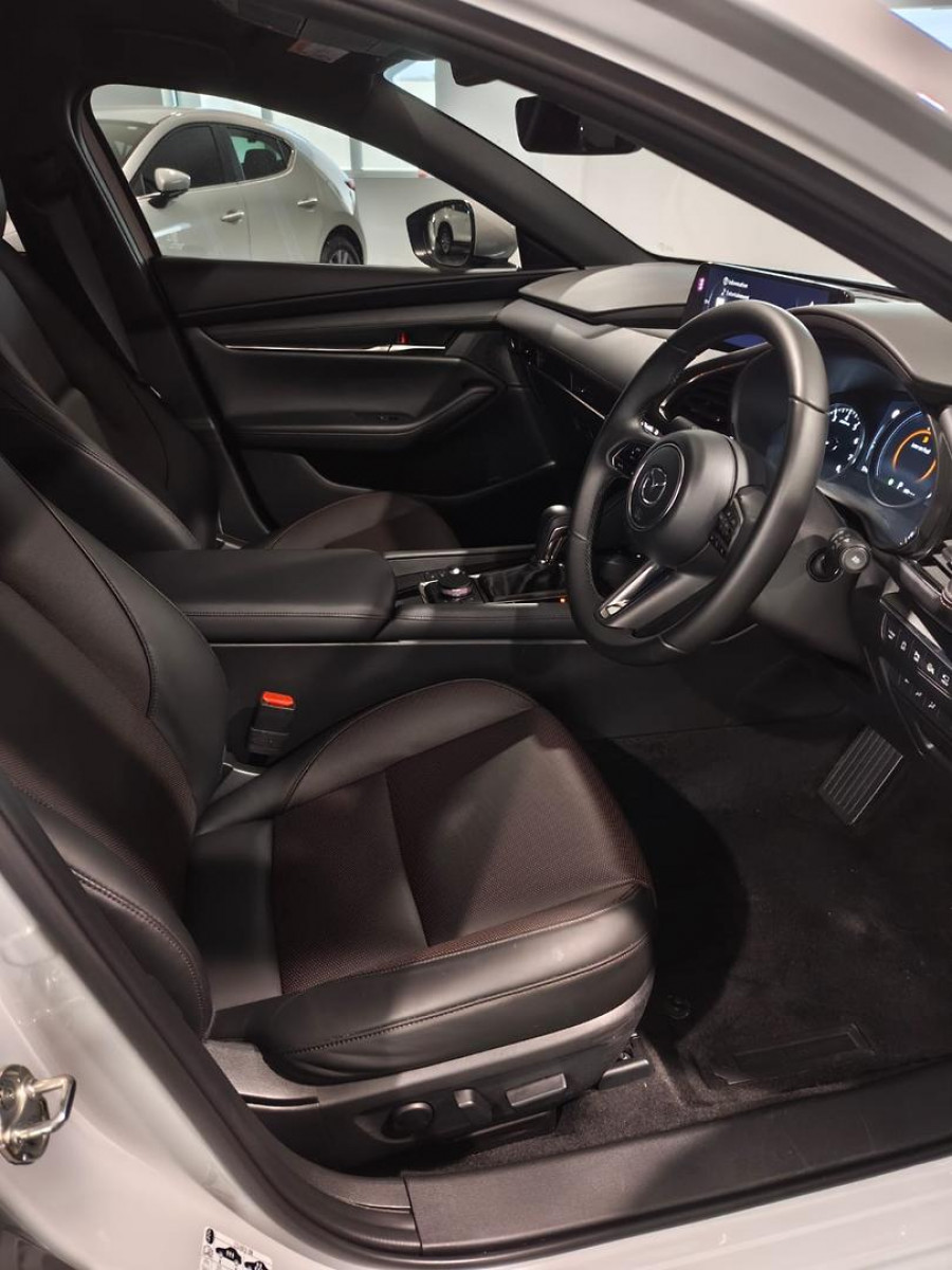 2025 Mazda 3 BP Series G20 Touring Hatch Image 19