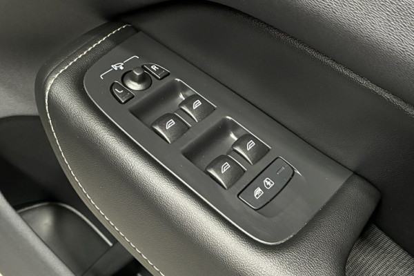 2022 MY23 Volvo XC60 UZ Recharge Ultimate T8 Plug-in Hybrid SUV Image 13