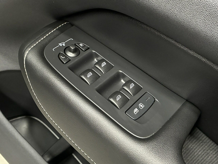 2022 MY23 Volvo XC60 UZ Recharge Ultimate T8 Plug-in Hybrid SUV Image 13