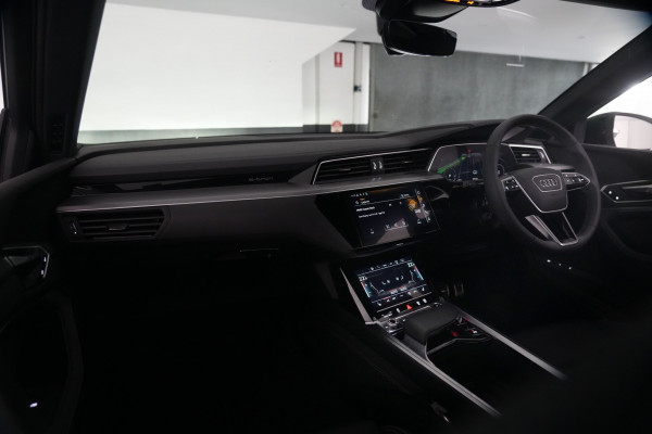 2024 Audi SQ8  GE e-tron SUV Image 32